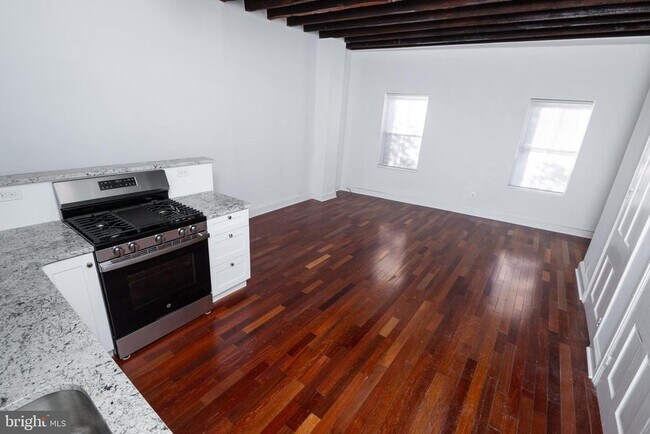 Photo - 633 N 3rd St