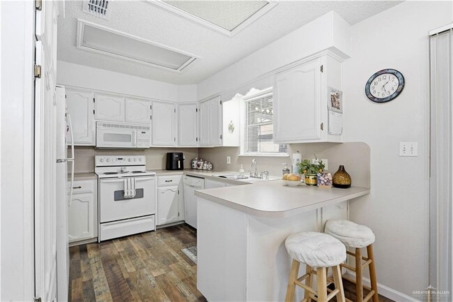 Photo - 12 Pisces St