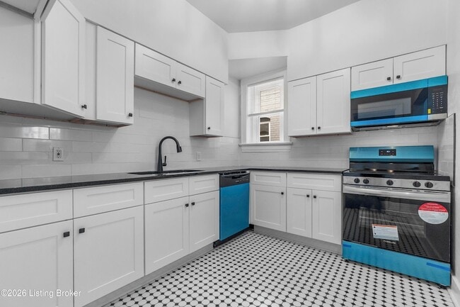 Photo - 409 W Gaulbert Ave