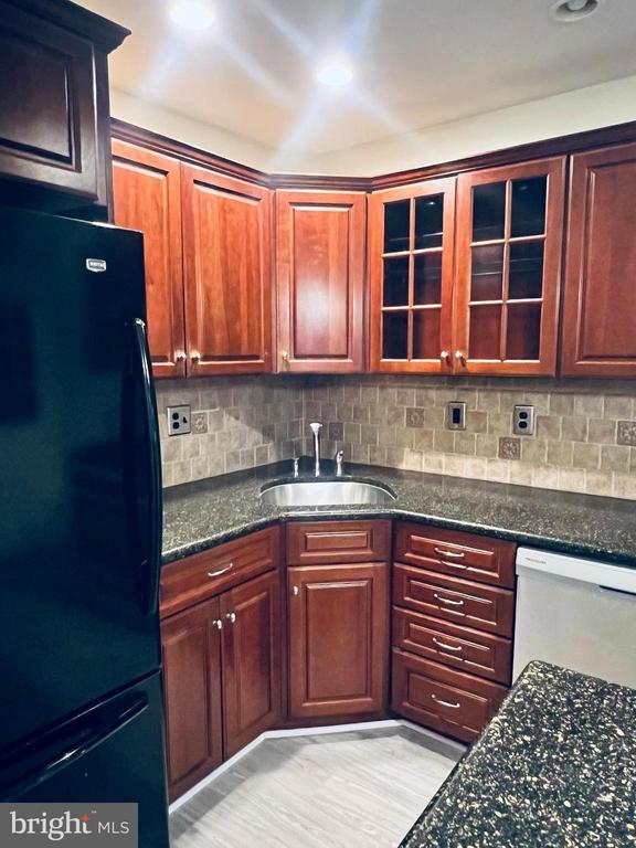 Photo - 747 Seawall Rd