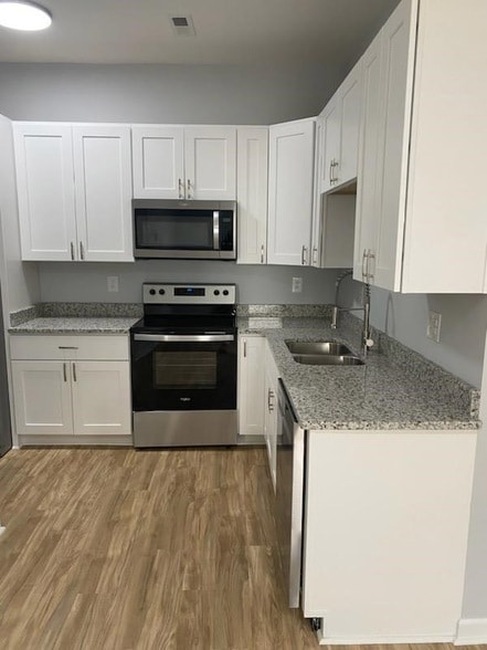 Photo - 10111 Rogers Dr