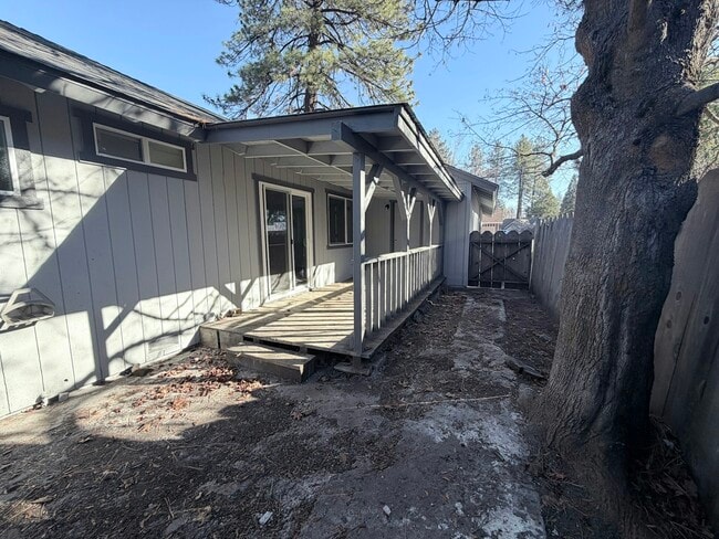 Photo - 670 Pine Way