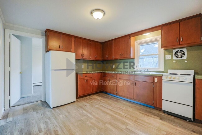 Building Photo - 560 W Main St