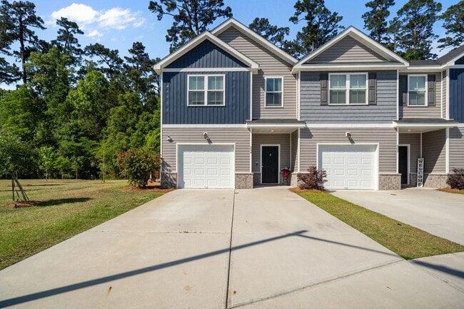 Building Photo - Stunning 3 Bedroom Townhome in Towne Park, Pooler GA