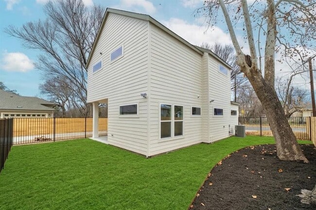6107 Richardson Ln