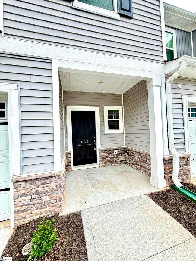 Photo - 424 Windsinger Ln