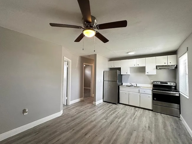 Building Photo - 639 SW 5th St Unit 2