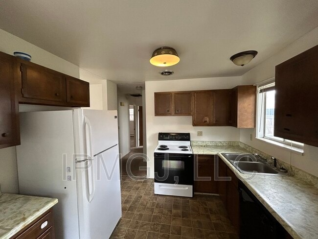 Photo - 420 W Kennedy Ave