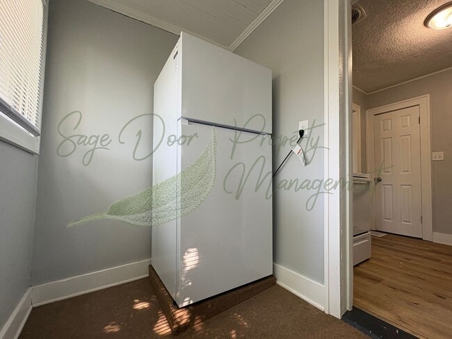 Photo - 303 N Huttig Ave