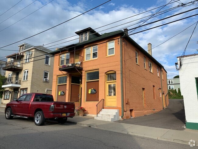 Building Photo - 116 Oak Hill Ave Unit 2F Rental