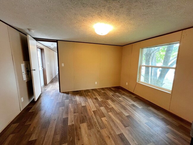 Photo - 1000 Maple Hls Pk