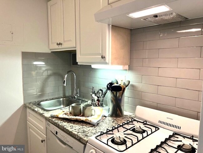 Building Photo - 1011 Arlington Blvd Unit 1032