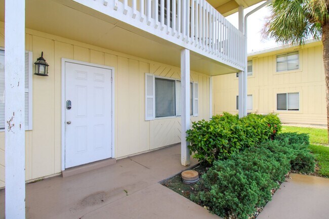 Photo - ** ABACO BAY BAYSHORE FULLY FURNISHED 2/2 ... Unidad E-4