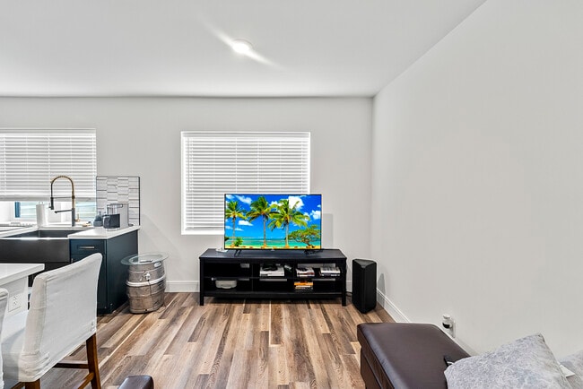 Photo - 1346 Hawthorne Pl
