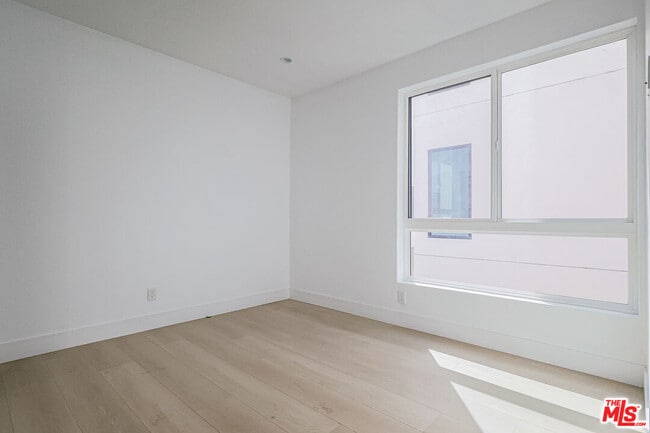 Photo - 11810 1/2 Gilmore St