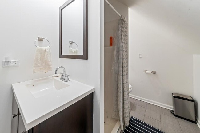 Photo - 3 bedroom in Chicago IL 60657