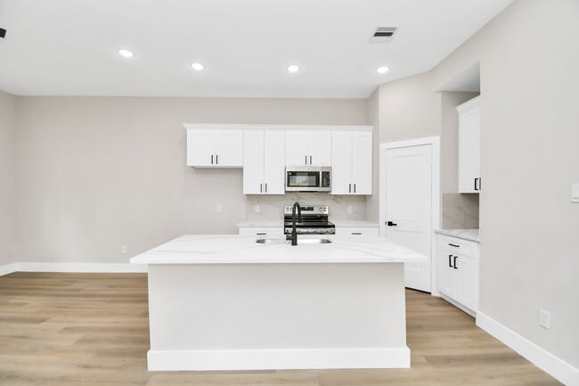 Photo - 8409 Sunnyhill St