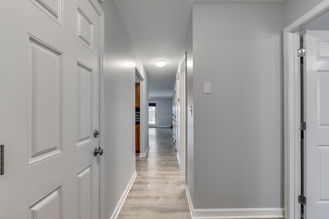 Photo - 103 Pinewood Dr