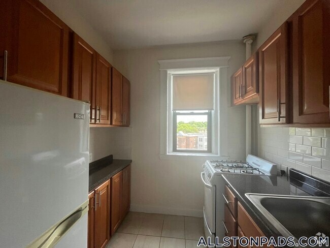 Building Photo - 1144 Commonwealth Ave Rental