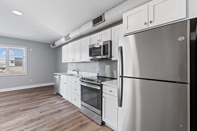 Photo - 250 Captain Thomas Blvd