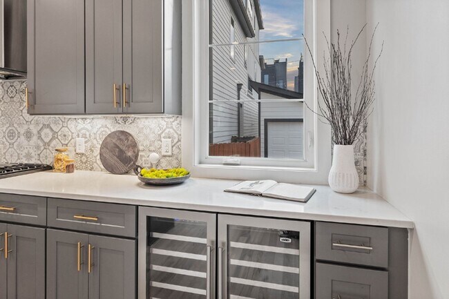 Photo - Spacious 4-Bed Gem in Nashville: 2360 sq f...