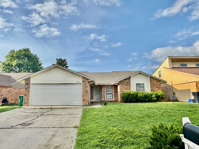Building Photo - 3 Bed 2 bath!