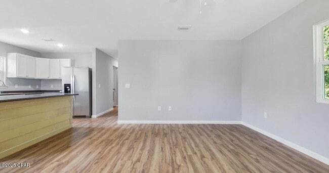 Photo - 2806 E 3rd St