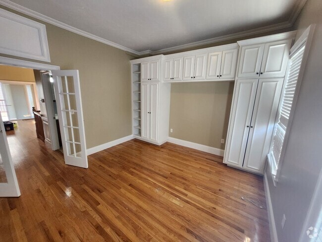 Building Photo - Bi Level Rehabbed 2 Bd 2 Bath With Laundry... Unit 1 Rental