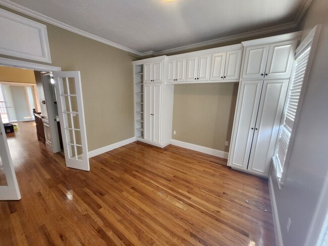 Building Photo - Bi Level Rehabbed 2 Bd 2 Bath With Laundry... Unit 1 Rental
