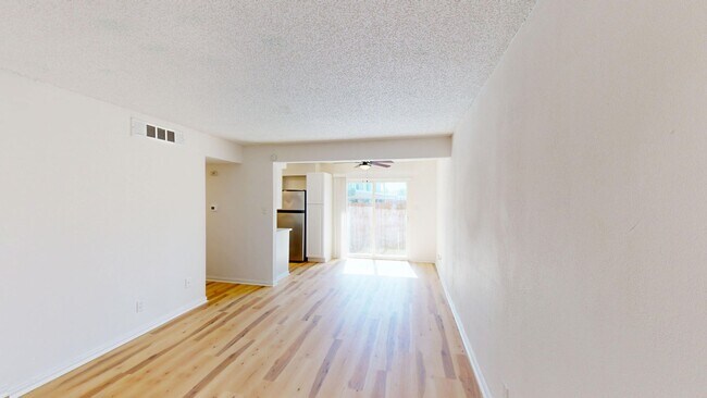 Photo - Central Austin One Bedroom Gem – Walk to Central Market! Unidad 2707-102