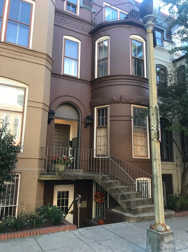 Photo - 1752 Corcoran St NW Unidad 2-B
