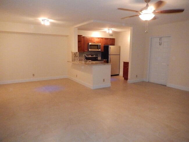 Building Photo - 3017 N Oakland Forest Dr Unit 106