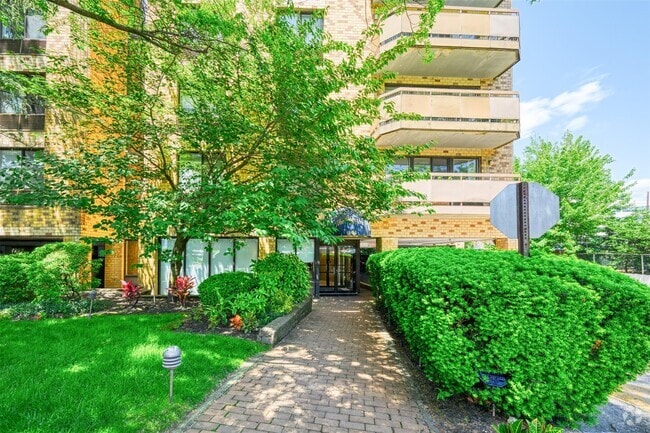 Building Photo - 141 Great Neck Rd Unit 3A Rental