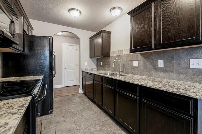 Photo - 3905 S W Capstone Ave