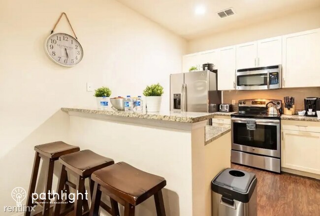 Photo - 4 br, 3 bath House - 5366 Diplomat Ct UNIT