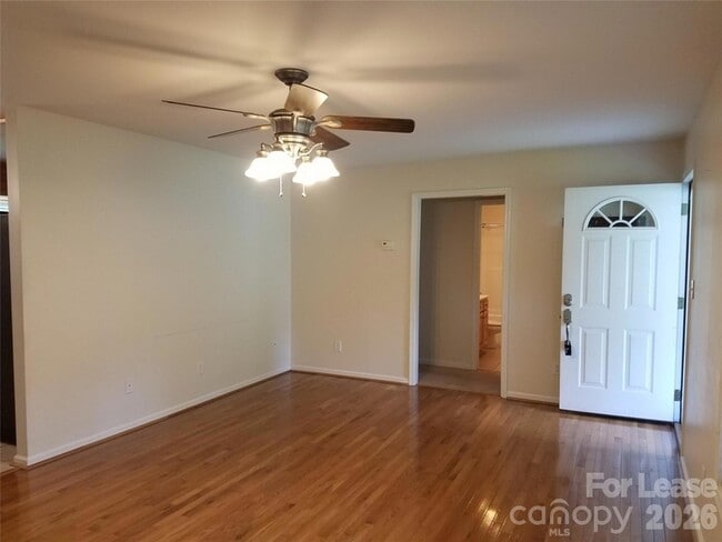 Photo - 104 E Pine St