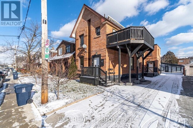 Photo - 677 Durie St