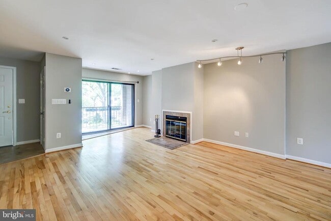 Building Photo - 1325 13th St NW Unit 28