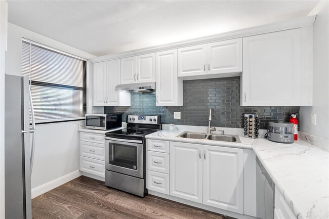 Photo - 8437 Forest Hills Dr Unit 203