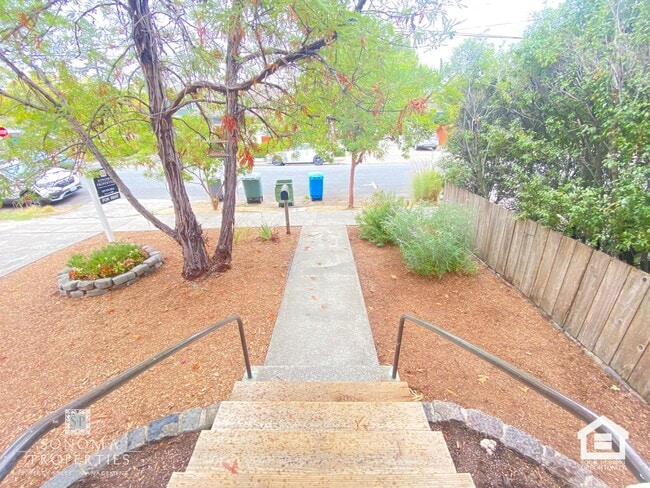 Photo - 1 Bedroom, 1 Bathroom Charming Craftsman i...