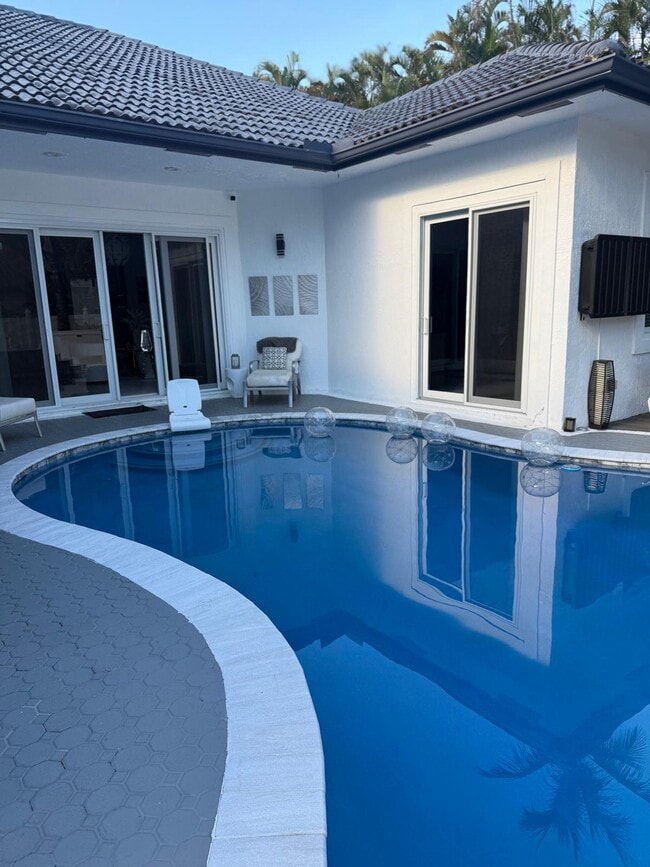 Photo - 830 Bailey St