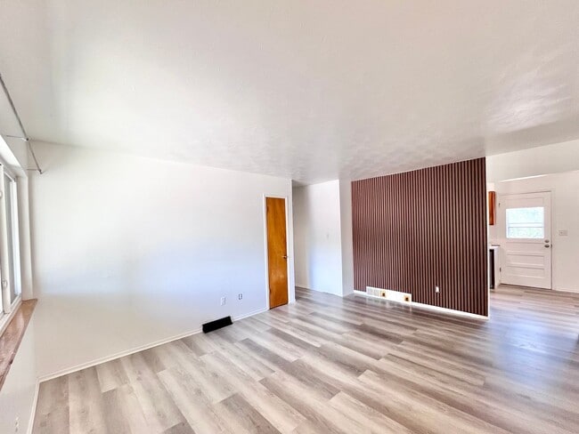 Photo - 2430-2430 Clearview Ave Unidad 2428