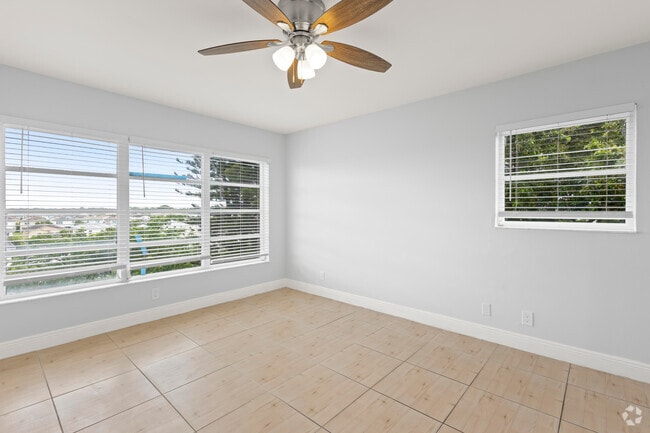 Building Photo - 1101 Crystal Lake Dr Unit #509 Rental