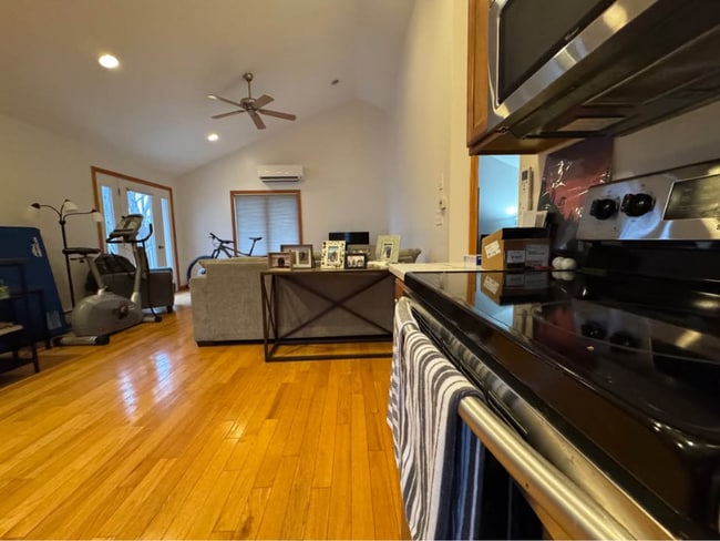 Photo - 18 Old Hollis Rd