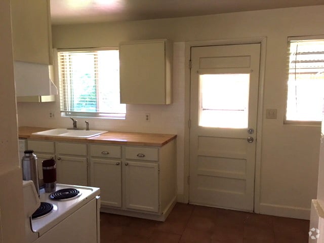 Building Photo - 745 33rd St Rental