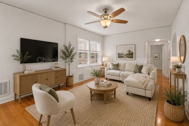 Building Photo - 7338 Forsyth Blvd Unit 205