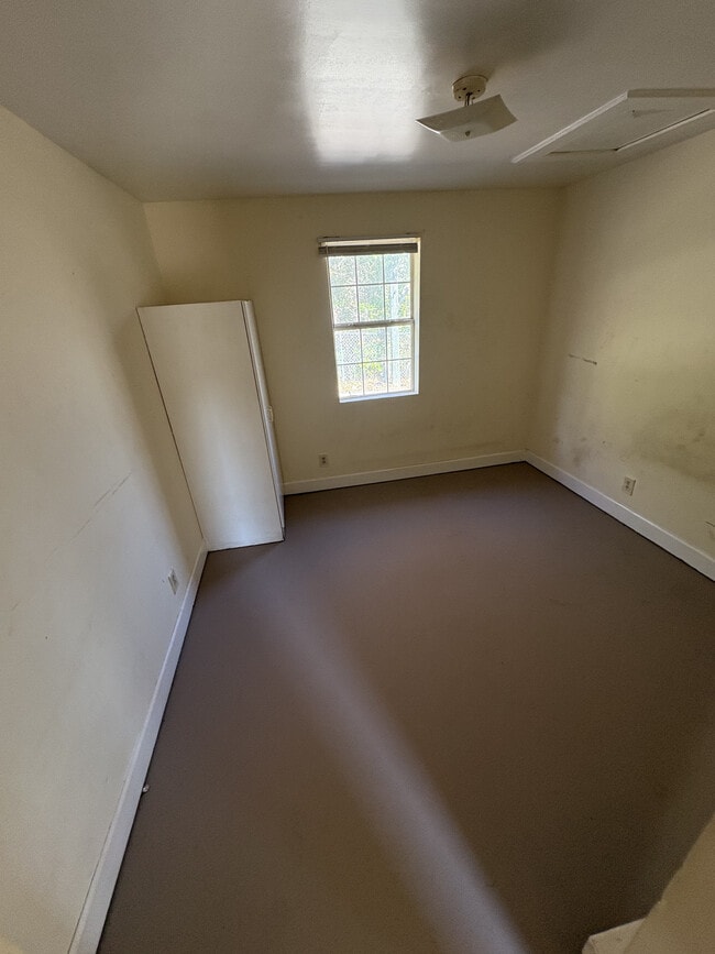 Photo - Pursley Court Apartments