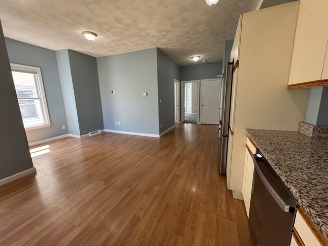 Building Photo - 19 Everett Ave Unit 1