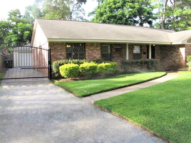 10014 Cedardale Dr