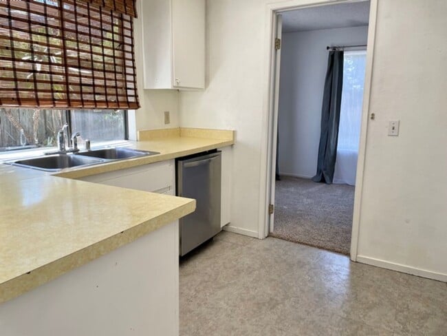 Photo - SLO 4 Bedroom, 2 Bath in Laguna Lake